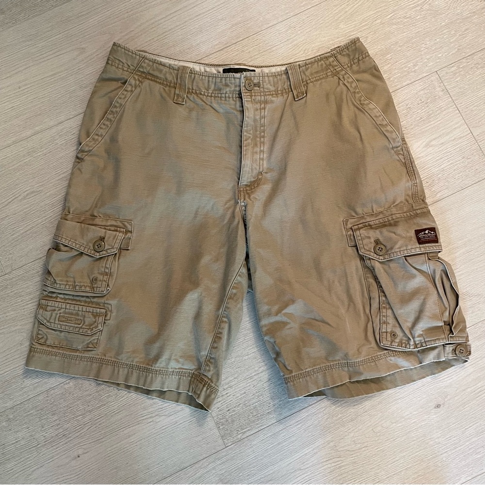 Men’s Eddie Bauer khaki shorts-33” waist